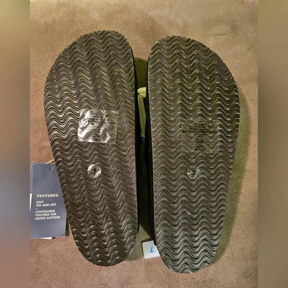 Universal Thread all black suede women's Clogs - Picture 4 of 8